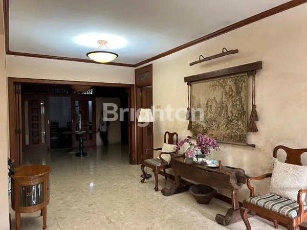 image RUMAH CLASSIC 3 LANTAI DI ANGGREK NELI MURNI (3)