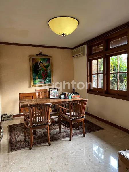 image RUMAH CLASSIC 3 LANTAI DI ANGGREK NELI MURNI (4)