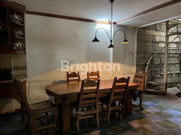 image RUMAH CLASSIC 3 LANTAI DI ANGGREK NELI MURNI (5)