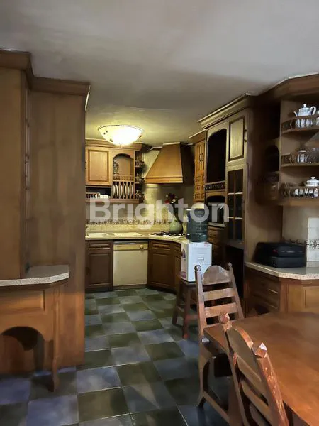 image RUMAH CLASSIC 3 LANTAI DI ANGGREK NELI MURNI (6)