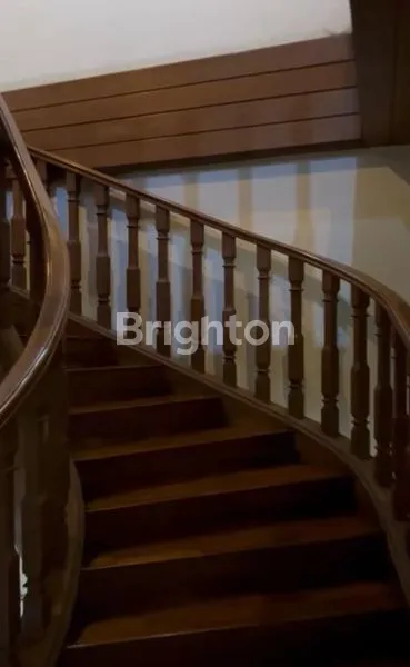 image RUMAH CLASSIC 3 LANTAI DI ANGGREK NELI MURNI (8)