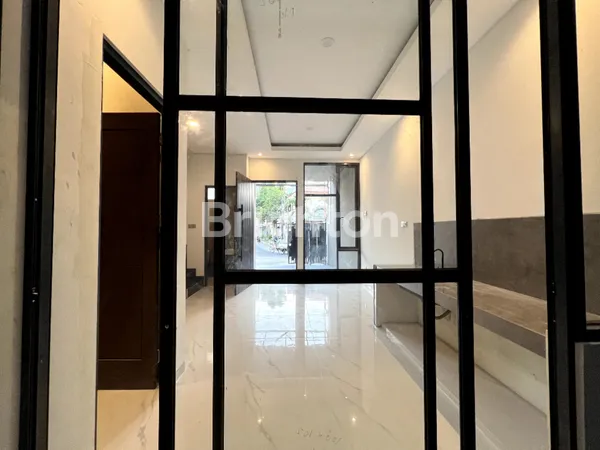 image NEW MODERN SOHO 3 LANTAI – SHM, KOMERSIAL, DUKUH KUPANG TIMUR (DEKAT CIPUTRA WORLD) (2)