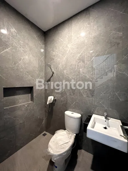 image NEW MODERN SOHO 3 LANTAI – SHM, KOMERSIAL, DUKUH KUPANG TIMUR (DEKAT CIPUTRA WORLD) (8)