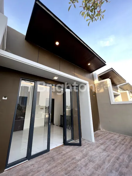 image NEW MODERN SOHO 3 LANTAI – SHM, KOMERSIAL, DUKUH KUPANG TIMUR (DEKAT CIPUTRA WORLD) (1)