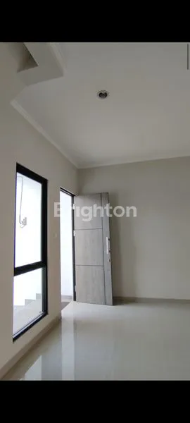 image RUMAH 2 LANTAI NEW GRESS BARU MINIMALIS. DEKAT UPN VETERAN MERR RUNGKUT ASRI PANDUGO (6)