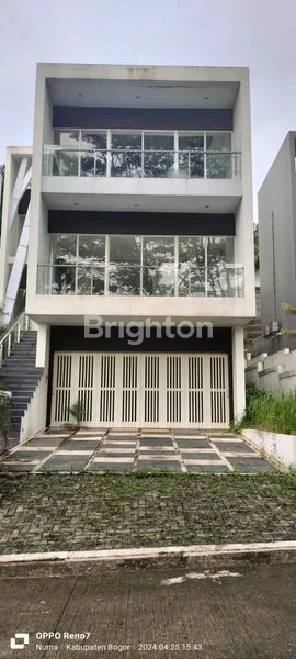 image RUMAH 4 LANTAI DI SENTUL CLUSTER RIVER (1)