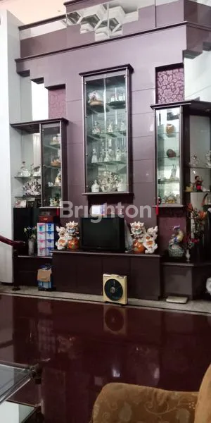 image RUMAH 2 LANTAI DI DHARMAHUSADA INDAH TIMUR. DEKAT GALAXY MALL, KAMPUS C UNAIR (3)