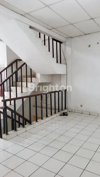image RUKO FIFTH AVENUE - LOKASI DI PINGGIR JALAN RAYA UTAMA GADING SERPONG (8)
