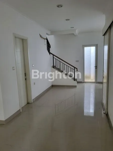 image RUMAH HOOK DI CLUSTER EDISON GADING SERPONG (2)