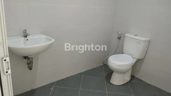 image RUKO GANDENG 4 LANTAI,  LUAS 8X16M² JALAN RAYA TAMAN SURYA (3)