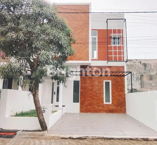 RUMAH BARU DISEWAKAN 2 LANTAI MURAH KOSONGAN DG 3 KAMAR TIDUR 2 KAMAR MANDI DI SULFAT MALANG