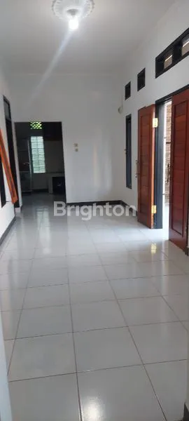 image RUMAH DENGAN HALAMAN KOLAM IKAN COCOK BUAT NONGKRONG SORE (4)