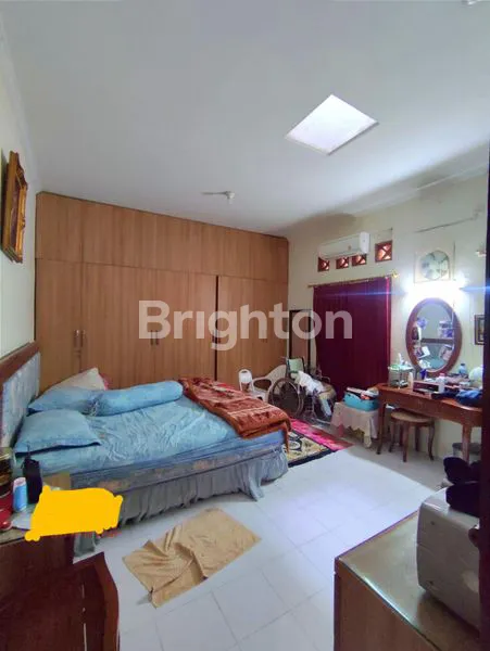 image RUMAH DI PEJOMPONGAN, ROW 2 MOBIL, (5)