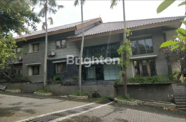 BANGUNAN KANTOR SIAP PAKAI DI PANTURA. BISA UNTUK SHOWROOM. BEKAS SHOWROOM CAT