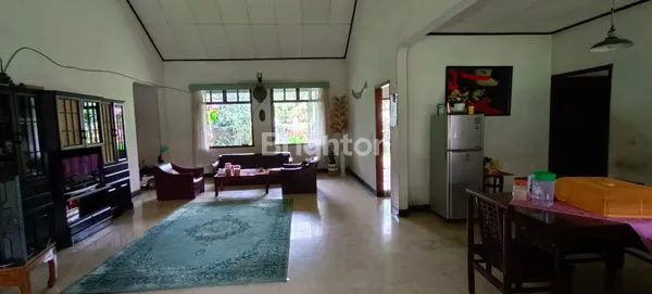 image RUMAH VINTAGE MODEL COUNTRY HALAMAN LUAS DILINGKUNGAN ELIT JAKAPERMAI (3)