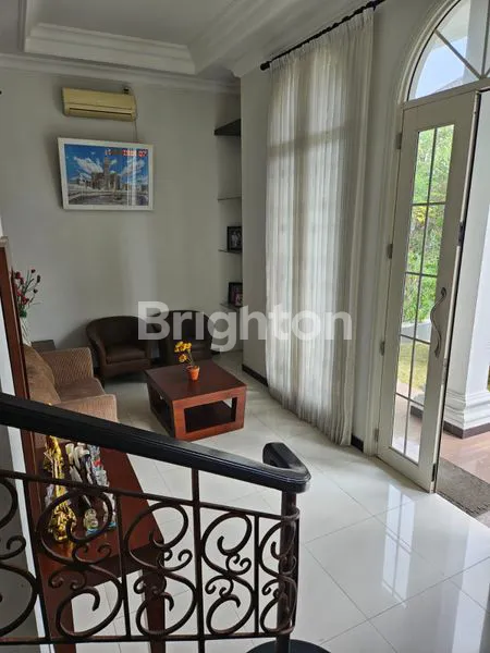 image RUMAH 3 LANTAI SIAP HUNI CLUSTER FAVORITE CITRALAND UTAMA RAFFLES GARDEN CITRALAND SIAP HUNI FURNISHED DAN DESIGN INTERIOR (2)