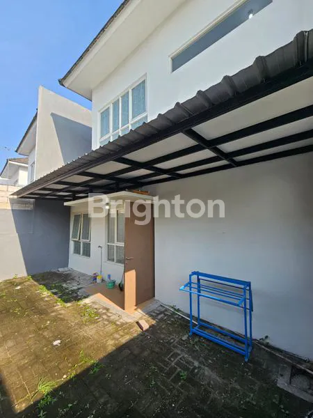 image RUMAH 2 LANTAI,DIJUAL / SEWA CEPAT,LOKASI STRATEGIS,ROW JALAN KEMBAR DEPAN RUMAH (3)