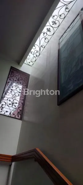 image RUMAH BESAR DAN MEWAH 2 LANTAI TOSIGA KEBON JERUK (6)