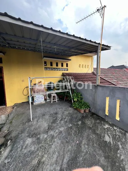 image RUMAH NYAMAN 2 LANTAI DI LOKASI STRATEGIS SIMPANGAN DEPOK (8)