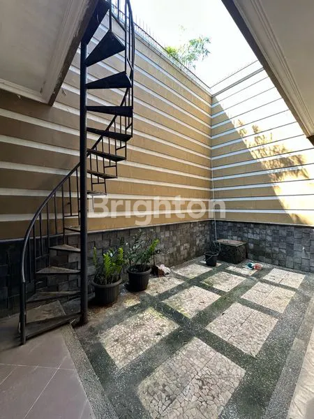 image RUMAH BAGUS DI SOLO 1 MENIT KE LUWES GENTAN (7)