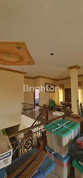 image RUMAH DI PERUMAHAN BERGAYA MODERN CLASSIC (8)