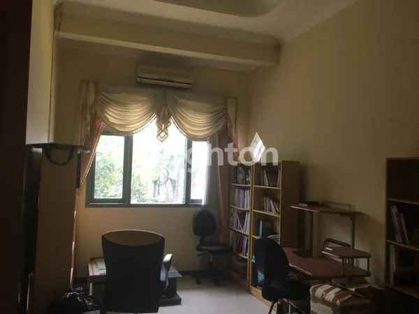 image RUMAH 2 LANTAI BAGUS TERAWAT RUNGKUT MAPAN DEKAT MERR, MCD, UPN, UBAYA, AKSES TOL STRATEGIS (2)