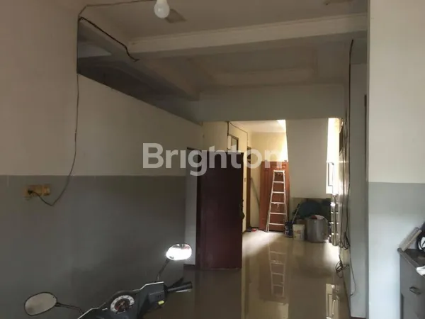 image RUMAH 2 LANTAI BAGUS TERAWAT RUNGKUT MAPAN DEKAT MERR, MCD, UPN, UBAYA, AKSES TOL STRATEGIS (3)