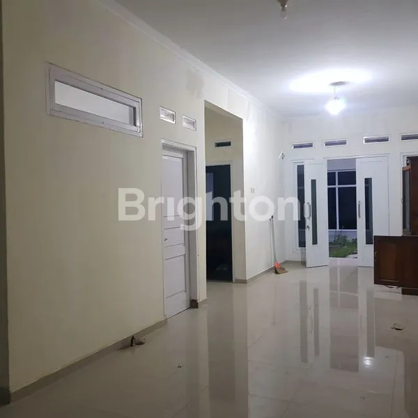 image GEDUNG USAHA 500M² DI JL. RAYA RAJAMANDALA (8)