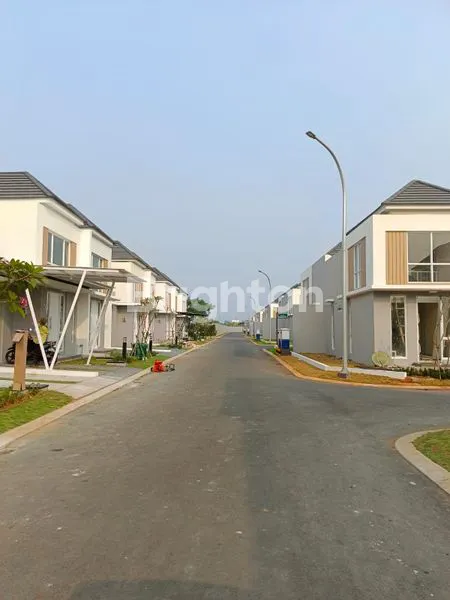 image JUAL CEPAT RUMAH PERUMAHAN PARAMOUNT (2)