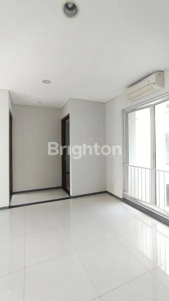 image RUMAH 3 TINGKAT RAPIH SEMI FURNISH, ADA KOLAM RENANG DI KUNINGAN JAKARTA SELATAN (7)