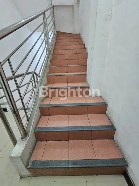 image DISEWAKAN RUKO 3 1/2 LANTAI  SIAP PAKAI  (5)