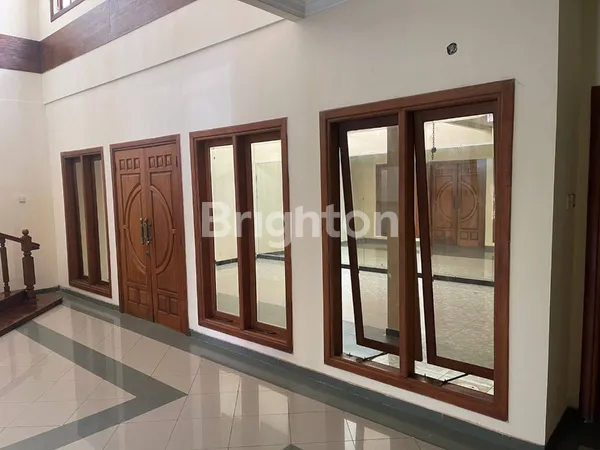 image RUMAH 2 LANTAI RUNGKUT ASRI 2 LANTAI BAGUS TERAWAT DEKAT MERR, AKSES TOL, UPN, UBAYA (2)