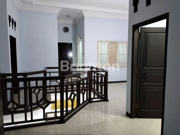 image RUMAH CANTIK 2 LT SIAP HUNI PERUM KARANG INDAH TUBAN (3)