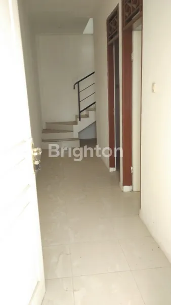 image RUMAH CLUSTER ISKANDAR MUDA 2 LANTAI 4BR 96M2 DEKAT BANDARA SOEKARNO HATTA SEWAN TANGERANG (5)