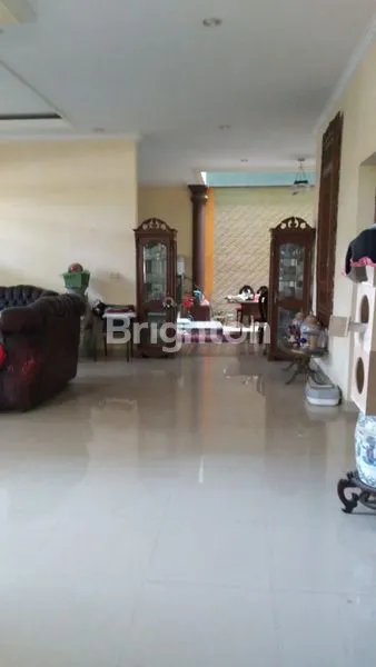 image RUMAH MEWAH BESAR DAN MURAH (5)