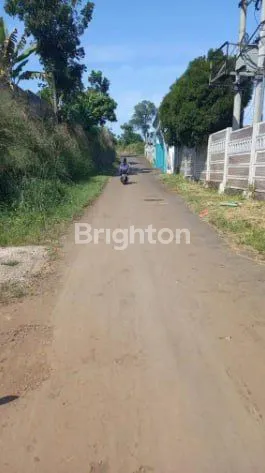image RUMAH VILA KEBUN 2 LANTAI PERLU RENOVASI DENGAN KEBUN YANG LUAS DAN VIEW GUNUNG SALAK DI KAVLING PARUNG HIJAU KEMANG BOGOR (5)