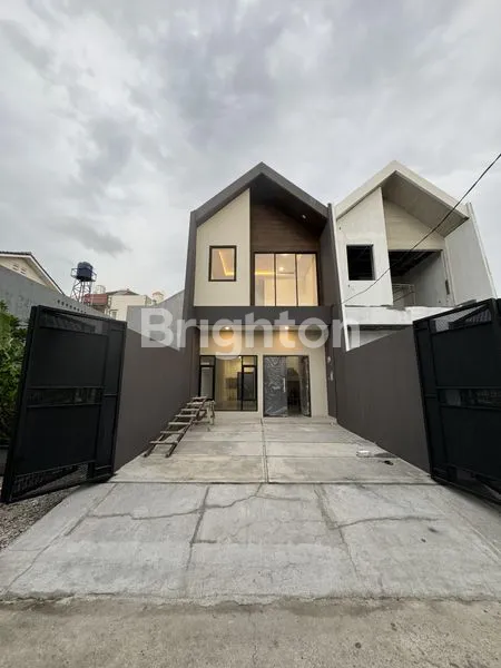 image RUMAH BARU 3 LANTAI BISA CUSTOM LAYOUT + EXTERIOR + FINISHING DI KAVLING DKI MERUYA UTARA (1)