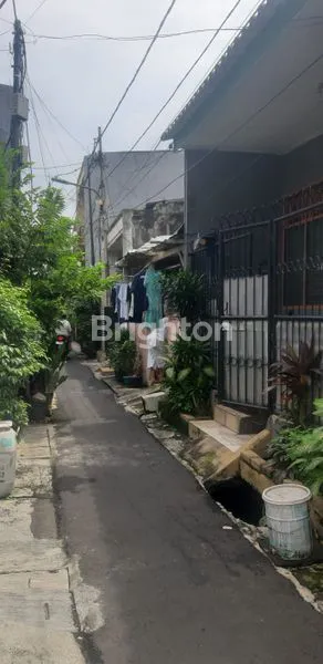 image RUMAH AKSES MOTOR FURNISH SIAP HUNI SELANGKAH PASAR DAN MALL LOKASI STRATEGIS TANJUNG DUREN JAKARTA BARAT (8)