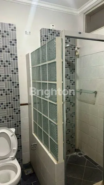 image DISEWAKAN RUMAH CANTIK SEMI FURNISH DI BINTARO SEKTOR 3 (4)
