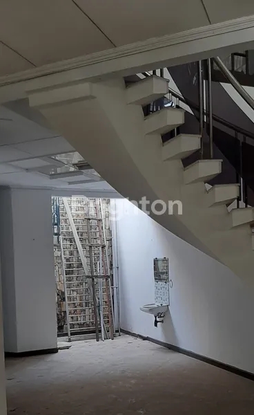 image RUMAH HOEK KOMPLEK PTB DUREN SAWIT ATAP DAN KANOPI BAJA RINGAN RENOV BARU (4)