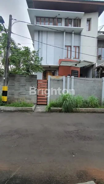 image RUMAH HOOK SIAP HUNI DI KELAPA GADING JAKARTA UTARA  (3)