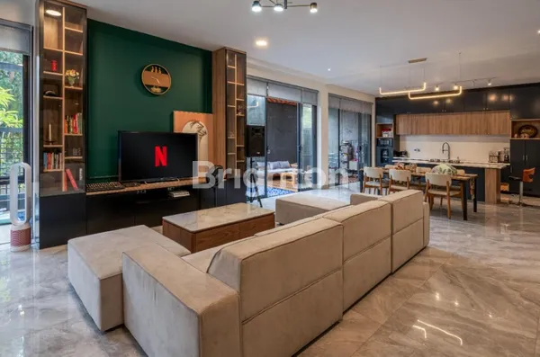 image RUMAH FULL RENOV FULL FURNISHED MEWAH DENGAN ROOFTOP DI BANJAR WIJAYA (4)