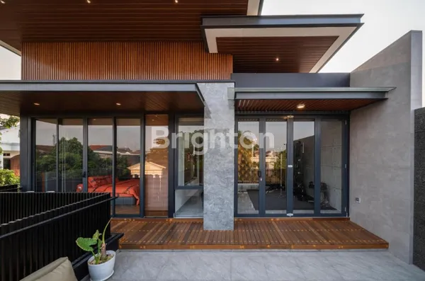 image RUMAH FULL RENOV FULL FURNISHED MEWAH DENGAN ROOFTOP DI BANJAR WIJAYA (8)