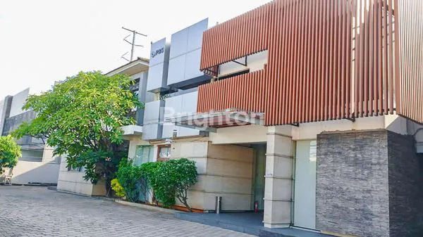 FOR RENT! COMMERCIAL OFFICE SPACE KEBAYORAN BARU, JAKARTA SELATAN. LOKASI SUPER STRATEGIS. COCOK UNTUK KAFE, OFFICE, RESTO.