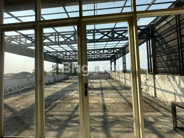 image TURUN HARGA! RUKO TENGAH KOTA PETEMON 2.5 LANTAI TERAWAT SIAP PAKAI, LAHAN PARKIR LUAS, DEKAT KE TOL TANDES BANYU URIP ARJUNA KEDUNGDORO PASAR KEMBANG SATELIT SUKOMANUNGGAL (3)