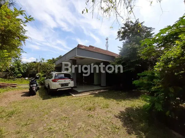 RUMAH DENGAN LAHAN BESAR COCOK UNTUK USAHA KOST DAN HOMESTAY