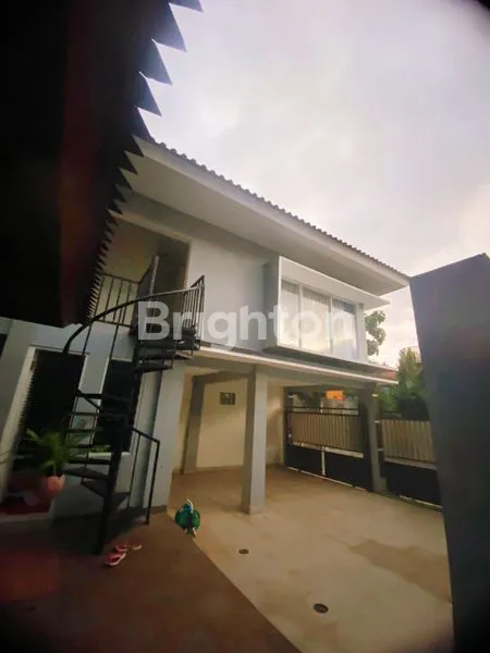 RUMAH MODERAN DAN MEWAH DI KAWASAN IMPIAN PURI GADING JIMBARAN