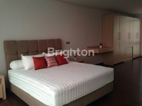 image APARTMENT MEWAH ADHIWANGSA LENMARC. STRATEGIS FURNISH GOLF VIEW & PRIVATE LIFT. DEKAT PTC, SPAZIO, UNESA SURABAYA BARAT JAWA TIMUR (4)