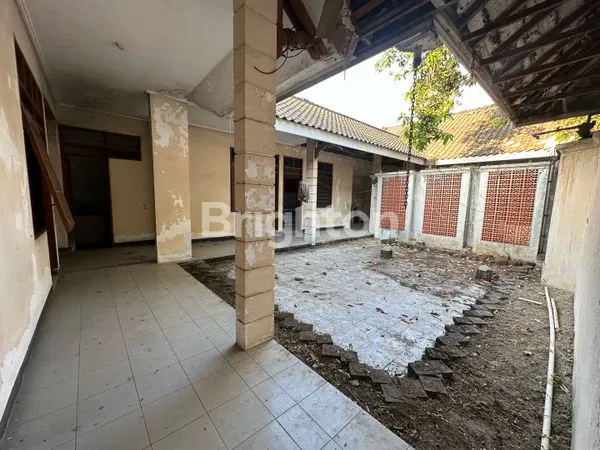 image RUMAH DI SOLO BANGUNAN HITUNG TANAH DEKAT SLAMET RIYADI (1)