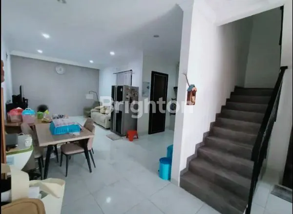 image RUMAH 3 LANTAI RAPI DAN NYAMAN DI CLUSTER GRIYA SUTERA ALAM SUTERA (4)